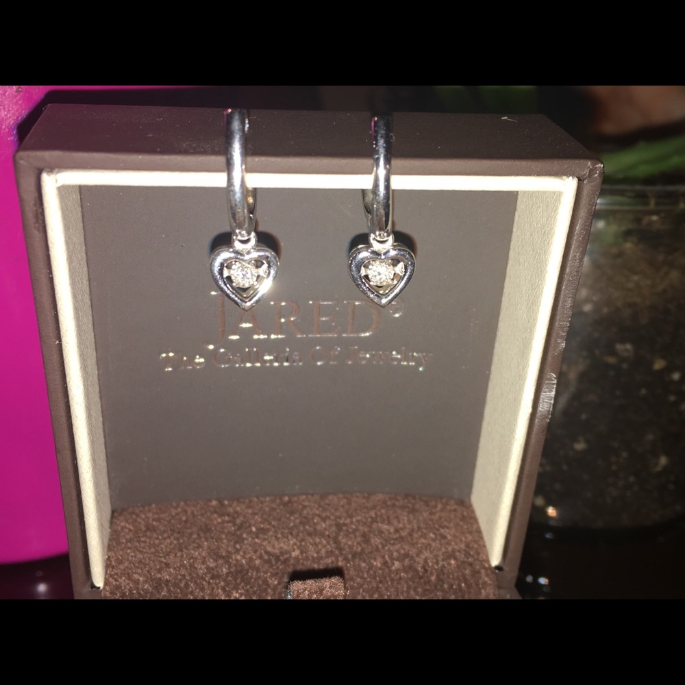 Sterling silver diamond heart earrings❤️